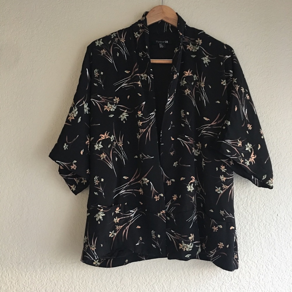Black Silky Floral Kimono Top. Size S.
